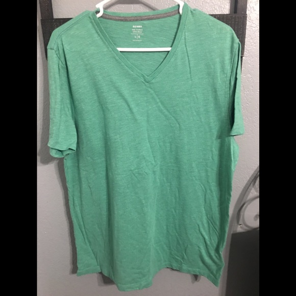 Old Navy Men’s V-Neck Shirt - Picture 1 of 2